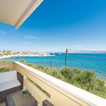 By The Sea And With Beautiful View, 2 Bedrooms, 4 Persons * קאלי