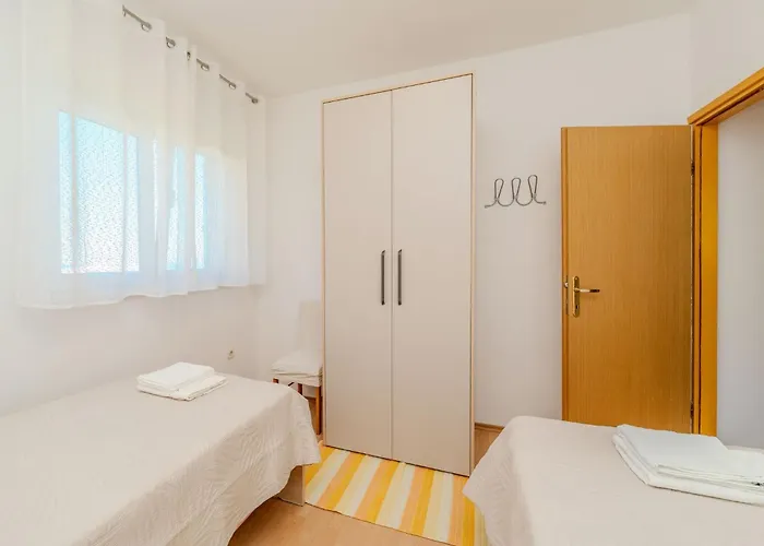 By The Sea And With Beautiful View, 2 Bedrooms, 4 Persons Кали