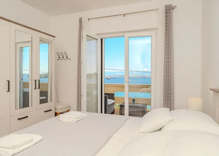 By The Sea And With Beautiful View, 2 Bedrooms, 4 Persons *