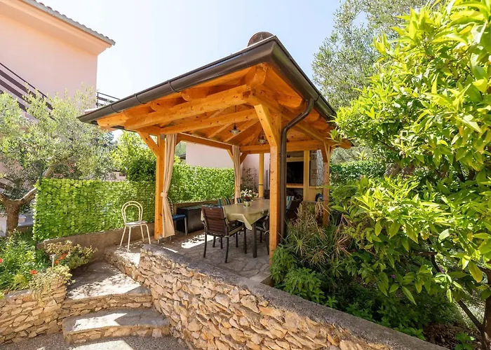 By The Sea And With Beautiful View, 2 Bedrooms, 4 Persons *