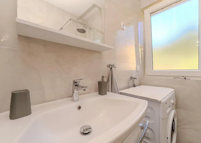 By The Sea And With Beautiful View, 2 Bedrooms, 4 Persons Кали