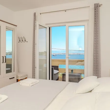 By The Sea And With Beautiful View, 2 Bedrooms, 4 Persons *