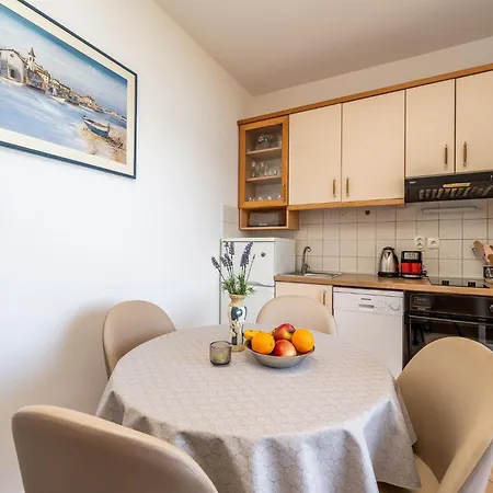 By The Sea And With Beautiful View, 2 Bedrooms, 4 Persons Apartment
