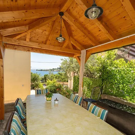 Apartment By The Sea And With Beautiful View, 2 Bedrooms, 4 Persons