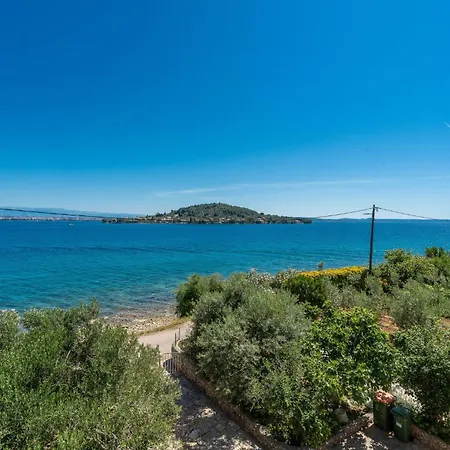 By The Sea And With Beautiful View, 2 Bedrooms, 4 Persons Apartment