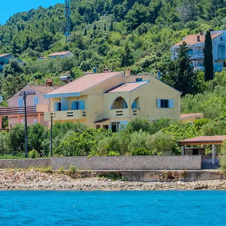 By The Sea And With Beautiful View, 2 Bedrooms, 4 Persons Apartment *