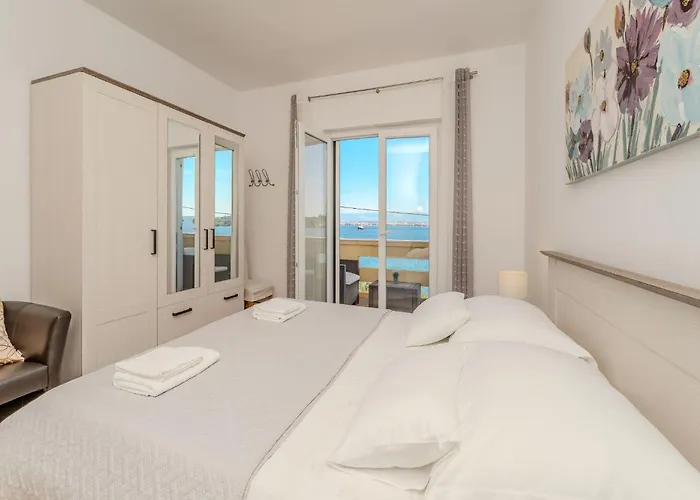 Appartement By The Sea And With Beautiful View, 2 Bedrooms, 4 Persons