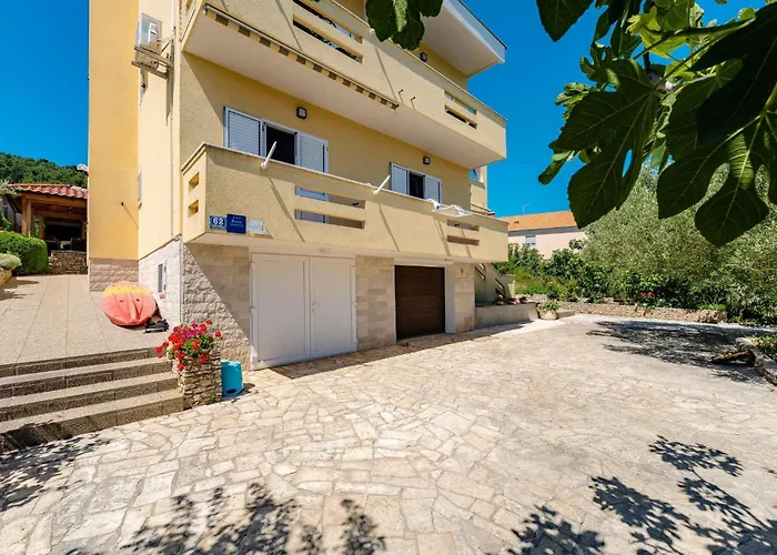 Appartement By The Sea And With Beautiful View, 2 Bedrooms, 4 Persons *