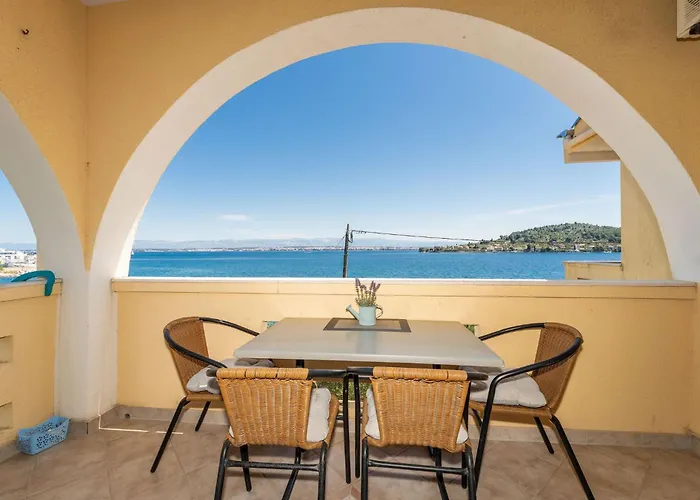 By The Sea And With Beautiful View, 2 Bedrooms, 4 Persons